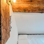 Long Island, Rue Carnot Proche Annecy