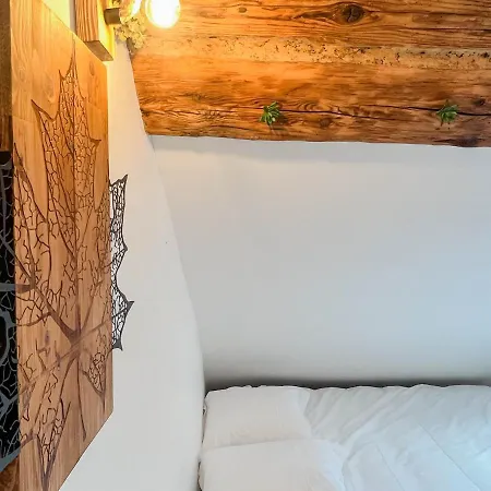 Long Island, Rue Carnot Proche Annecy