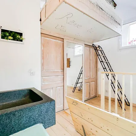 Long Island, Rue Carnot Proche Annecy